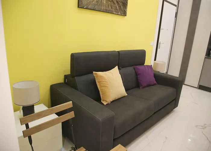 Emma And Livia's Vatican 2 Appartement *